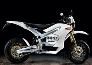 Zero S电动跑车与铃木DR-Z400SM的无声生死较量