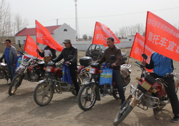 新疆和布克赛尔县有一支摩托车宣传队
