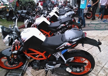 KTMR2R 390 Duke惊艳亮相成都