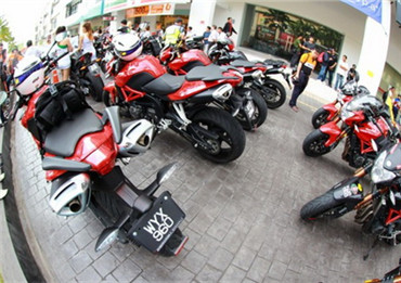 贝纳利黄龙亮相2014马来西亚motoGP车迷大聚会