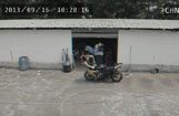 “偷拍”扫大街师傅玩花式摩托车