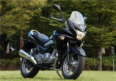 图解铃木运动型摩托车GSR250S细节