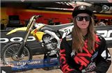 美女试骑铃木 2015 RM Z450 越野摩托车