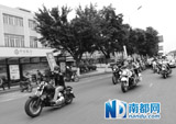哈雷摩托车队“扫街卖楼”