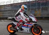 F1大腕阿隆索试驾本田MotoGP战车
