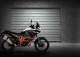 看车神骑着KTM 1190 Adventure R飞