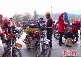 广西贺州元宵节前迎摩托大军返城小高峰
