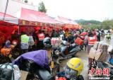 寒风冷雨难阻摩托车大军前往珠三角“淘金”