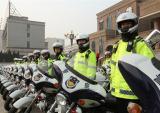 山东：日照26辆新警用摩托车整装待发 正式亮相港城