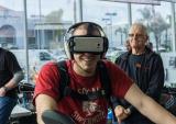 引诱零骑行体验的小白入坑，国外宝马经销商VR试驾