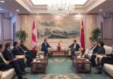 万丰奥特陈滨总裁会见中国驻加拿大大使卢沙野