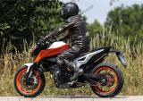 直二公爵KTM 790 Duke R 谍照曝光