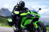 川崎Z1000SX摩托车的广告