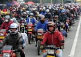 马路风景线，大型摩托车盛宴“回家”已上路，交警：注意安全