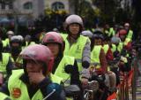 春运首日，数百摩托大军踏上返乡路