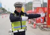 “摩托大军”回乡路上的“守望者”