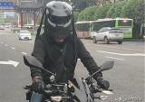 川崎Z900摩托车现街头，性能不输超跑，但亮点是头盔！