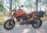 动力强悍的狂暴摩托车KTM 690 DUKE