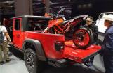 吉普角斗士携KTM 390 Duke亮相上海车展