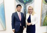 万丰集团陈滨总裁再次应邀会晤奥地利联邦数字化和经济部部长