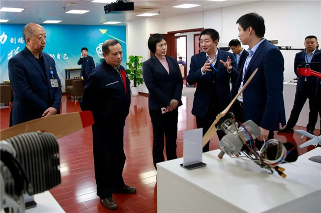 航空工業監事會一辦主任余楓一行調研金城