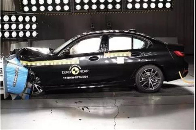 寶馬摩托車全新專利，潰縮區讓騎士更安全