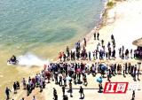哈雷摩托“飞跃”洋沙湖 150名车手组队“双城飞驰”