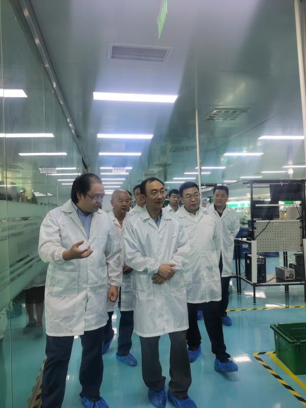 重慶市市委統戰部副部長、市工商聯黨組書記向遠春率隊考察重慶先鋒