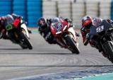 杜卡迪车手在赫雷斯测试PANIGALE V4S