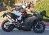 “新手去世神器”又上新了！KTM RC8路测被曝光