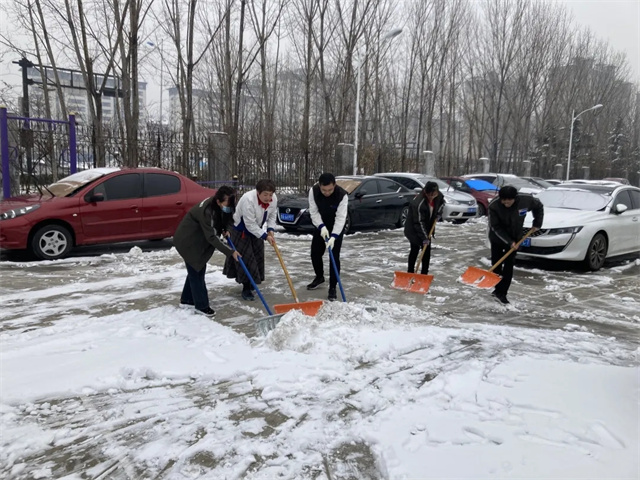 輕騎鈴木風雪中最美身影