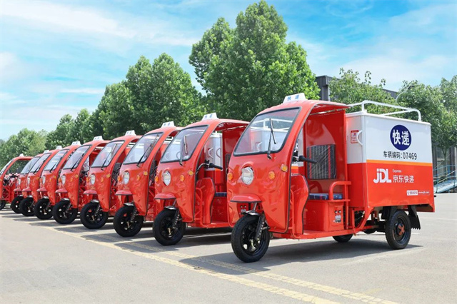 河南隆鑫再次順利交付京東快遞車