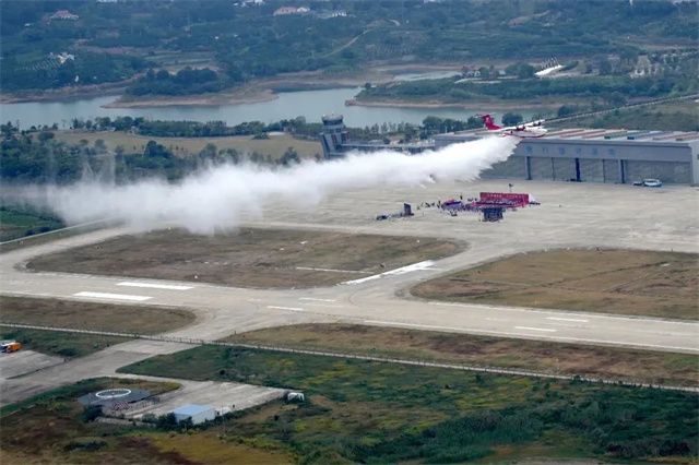“鯤龍”AG600M12噸投汲水試驗成功 看航特人背后奉獻