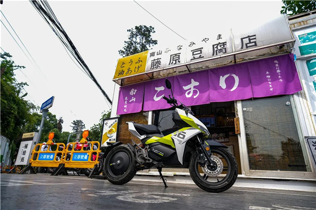 Hello，FELO｜聽說身后那個賣豆腐的很厲害？