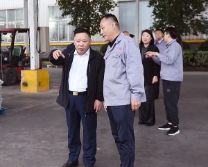 江苏省工商联党组成员、副主席熊杰一行莅临淮海控股集团调研指导