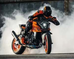 KTM 990 DUKE在米兰展亮相