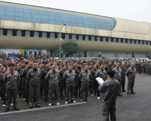 宗申发动机公司总装部成功举办职工拔河比赛
