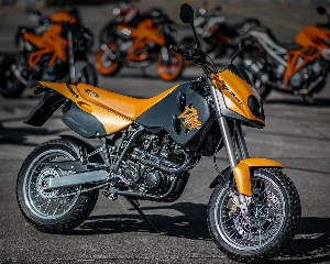 KTM 30 YEARS，何为DUKE？