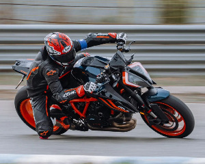 与KTM 1290 SUPER DUKE R共闯肾上腺素禁区
