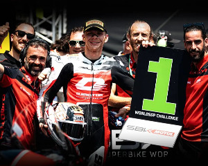 WSBK意大利站QJMOTOR夺魁，传递捷报送好礼！