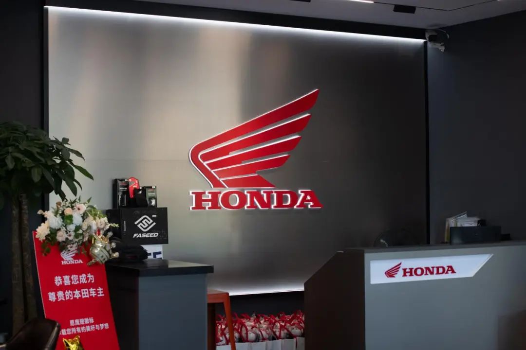 驰骋新篇章！新大洲本田新店盛大揭幕，首批车主荣耀交付