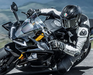 春风750SR-S：实力偶像 驭风降临