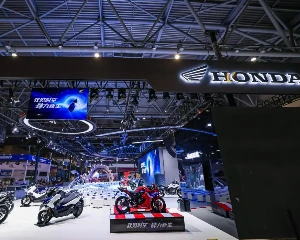 中国摩博会 | 四缸新纪元 Honda CB SUPER FOUR全球首发！