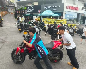 阿春的“蓝朋友”撑腰记：谁说站在光里才是真英雄？