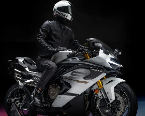 44980！春风750SR-S 全新奢华运动街跑，正式上市！